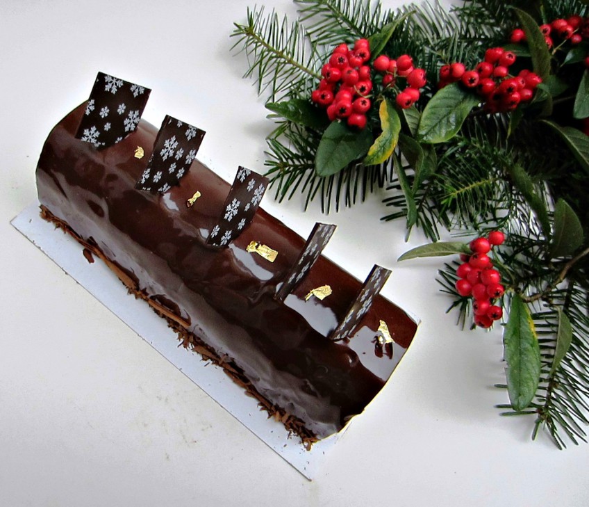 CHOCOLATE & CHESTNUT Bûche de Noël